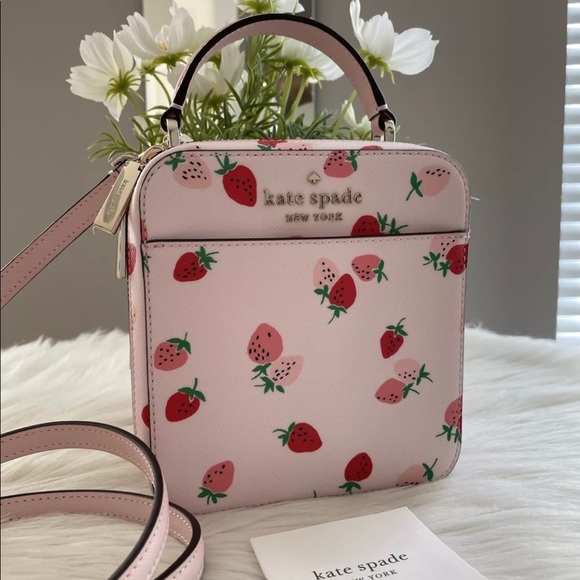 Kate Spade Daisy Strawberry Purse | semashow.com